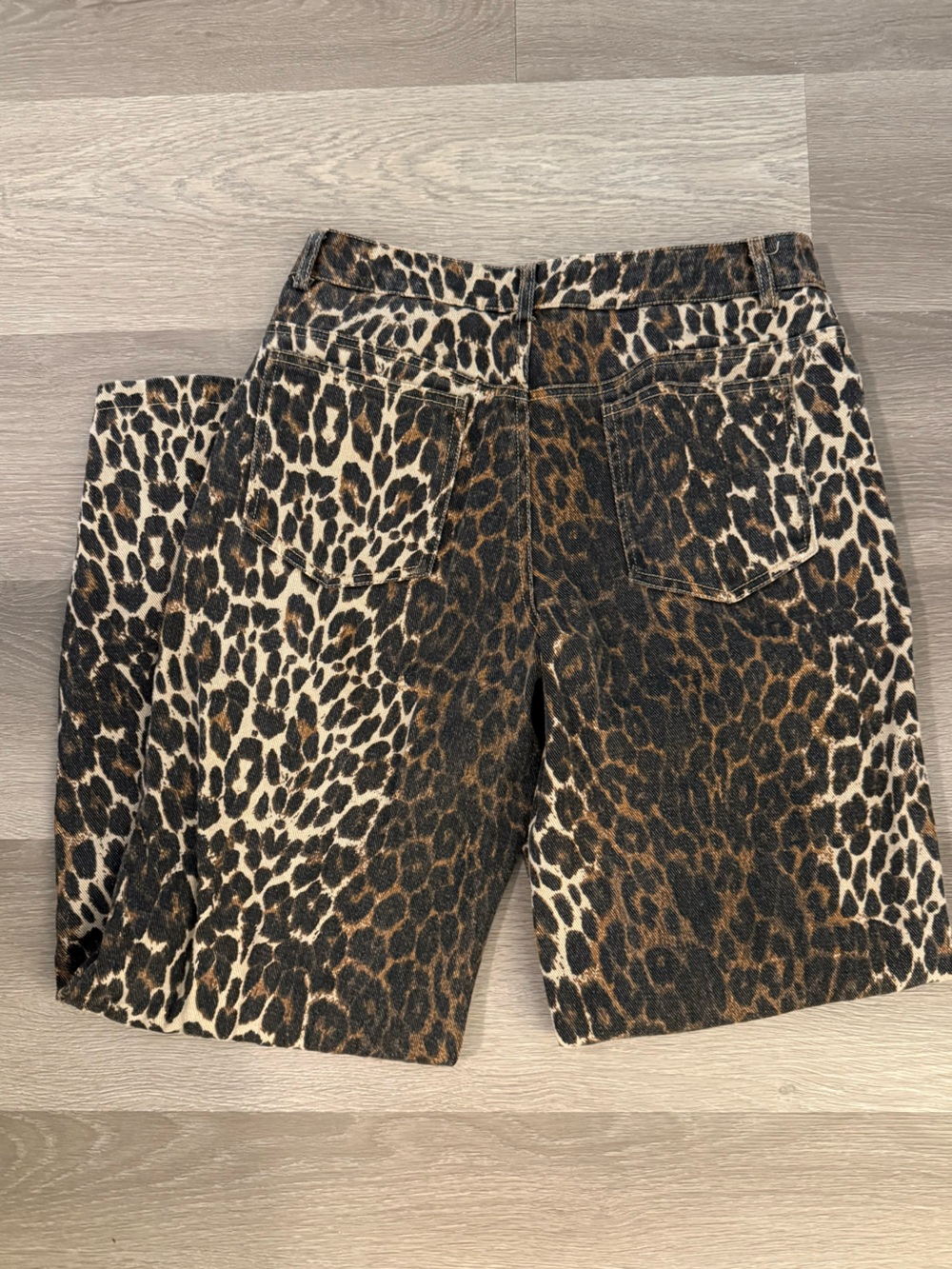 Edikted Leopard Printed Low Rise Jean | S - Picture 4 of 6